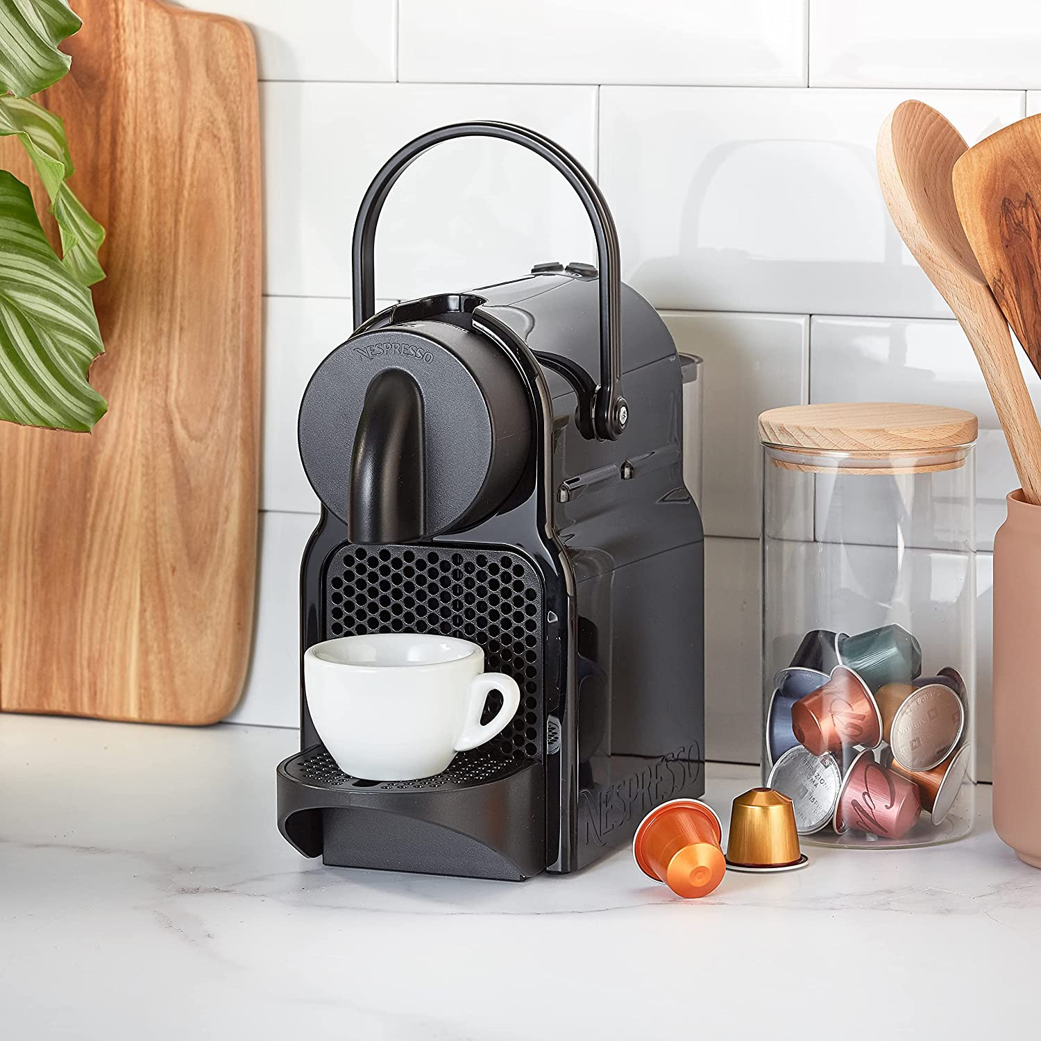 Koffiemachine Nespresso Inissia zwart huren? Huur bij KeyPro meubelhuur!